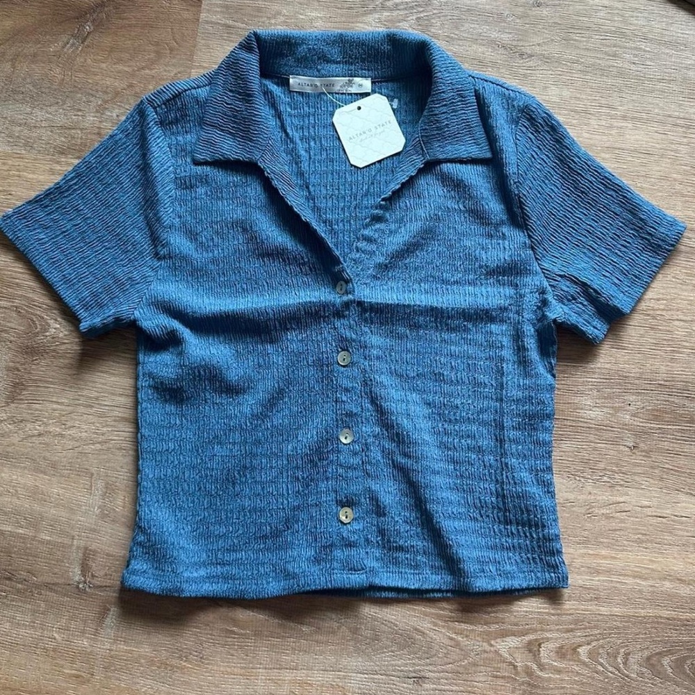 New Altar'd State Casual Blue Button Down Shirt medium